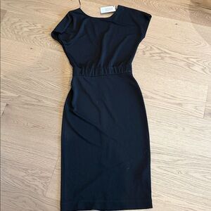 Black Street, Dress V cut in the back